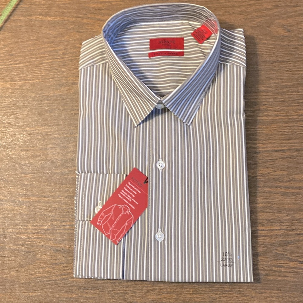 Alfani fitted shirt. 16 1/2 32/33. 70% cotton. 30% polyester. New in bag Macy’s